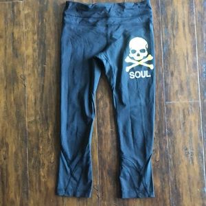 Never worn Lululemon capris.